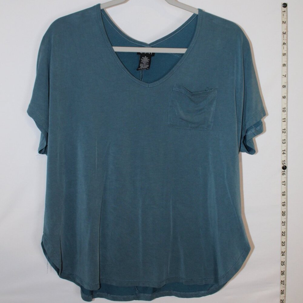 Justify blue-green short sleeve v-neck rounded hem shirt w/ front‎ pocket M